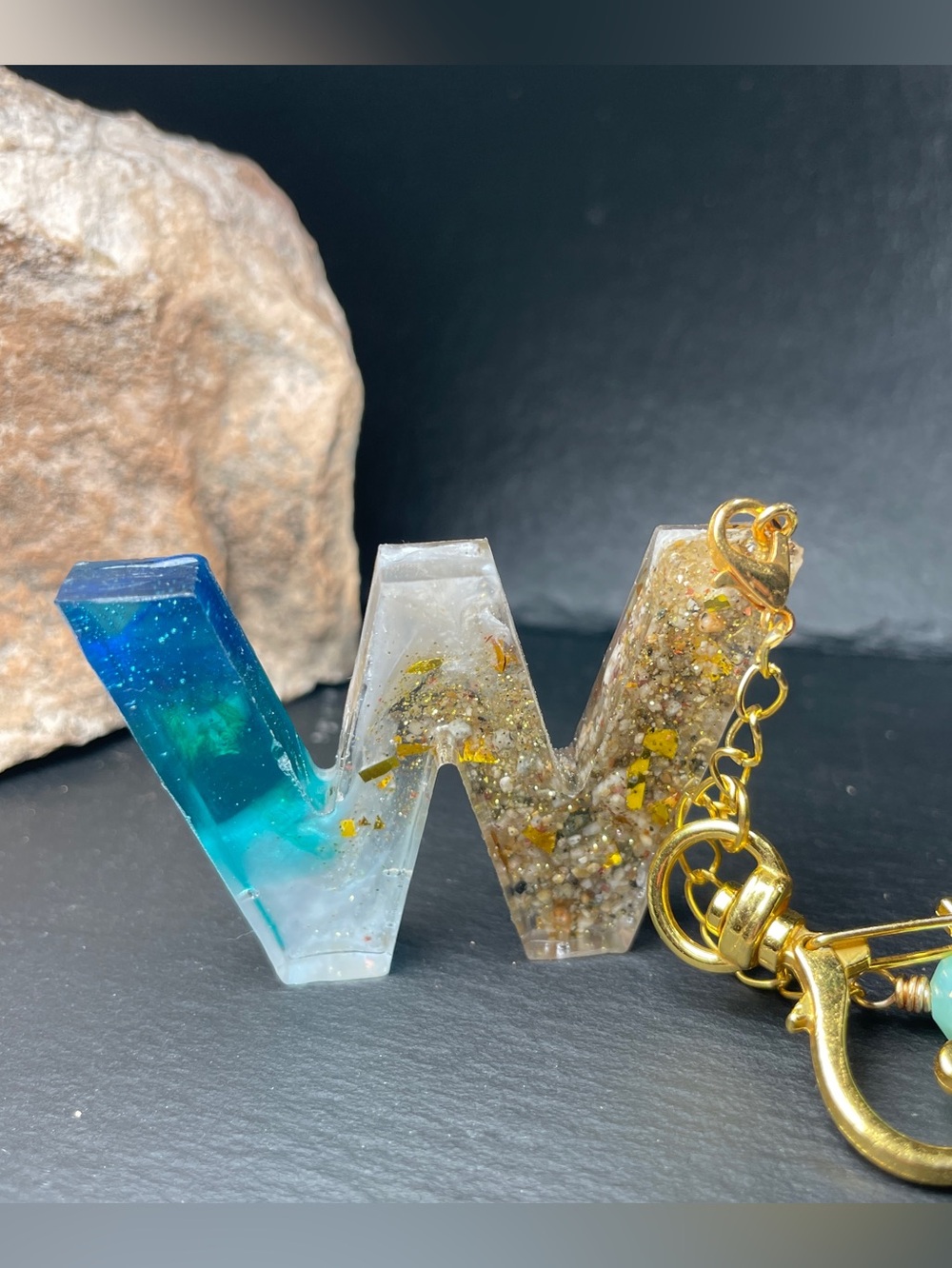 Genuine SOCAL Sand Custom Resin Initial ‘W’ Beach Themed Sea Side Keychain - Picture 6 of 10